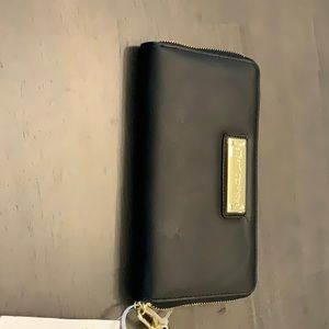Wristlet wallet